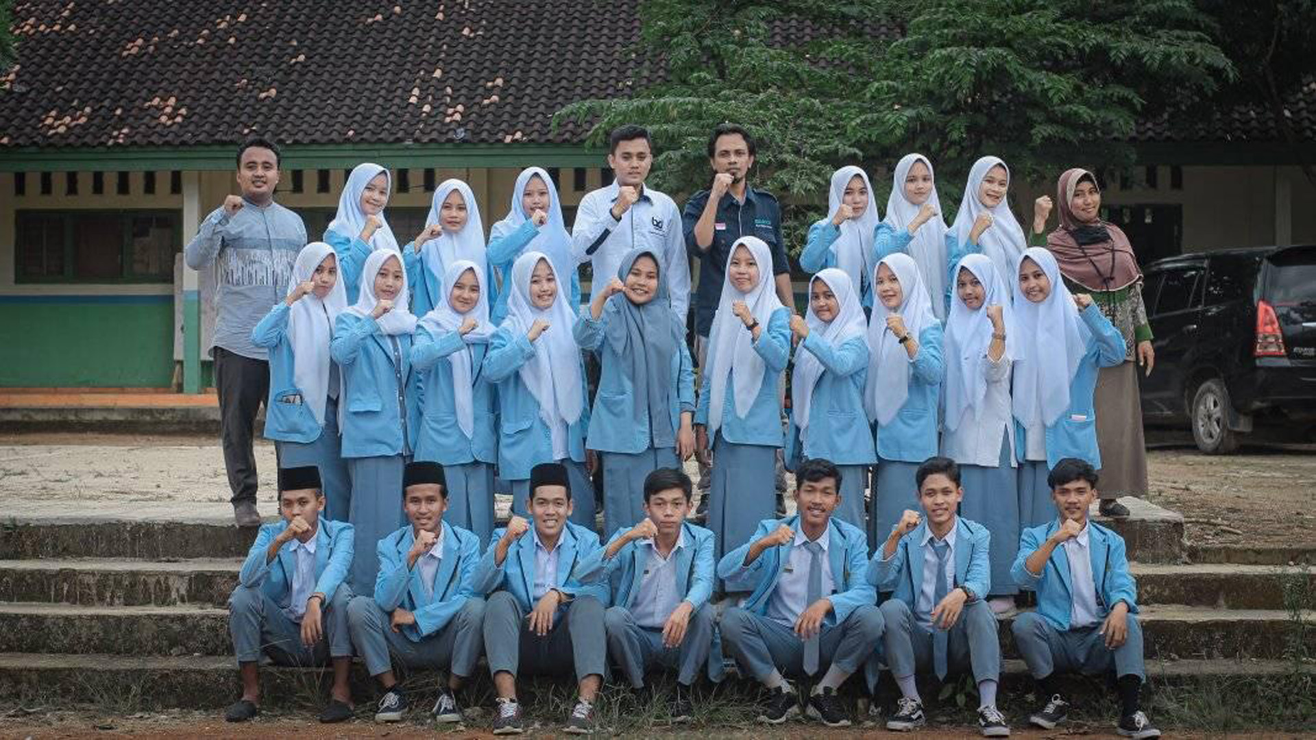 Background Foto SMK Roudlotul Huda
