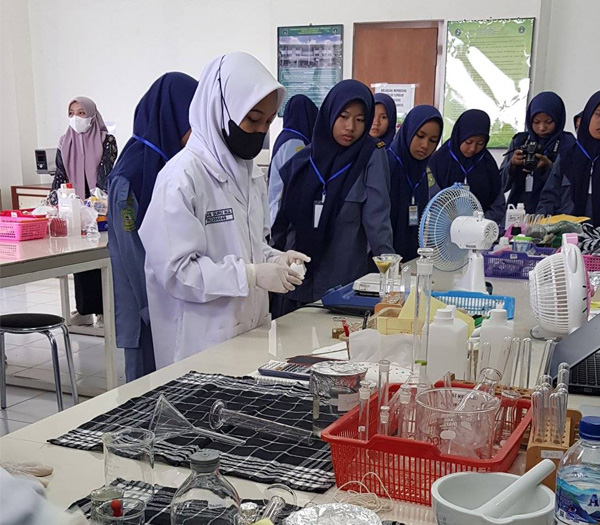 Foto Program Keahlian Asisten keperawatan
